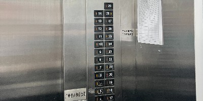 老旧电梯，该“修”还是“换”？